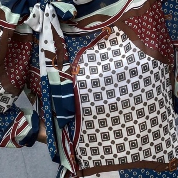 Chiffon tie neck puff sleeve Geo print blouse - Picture 3 of 4